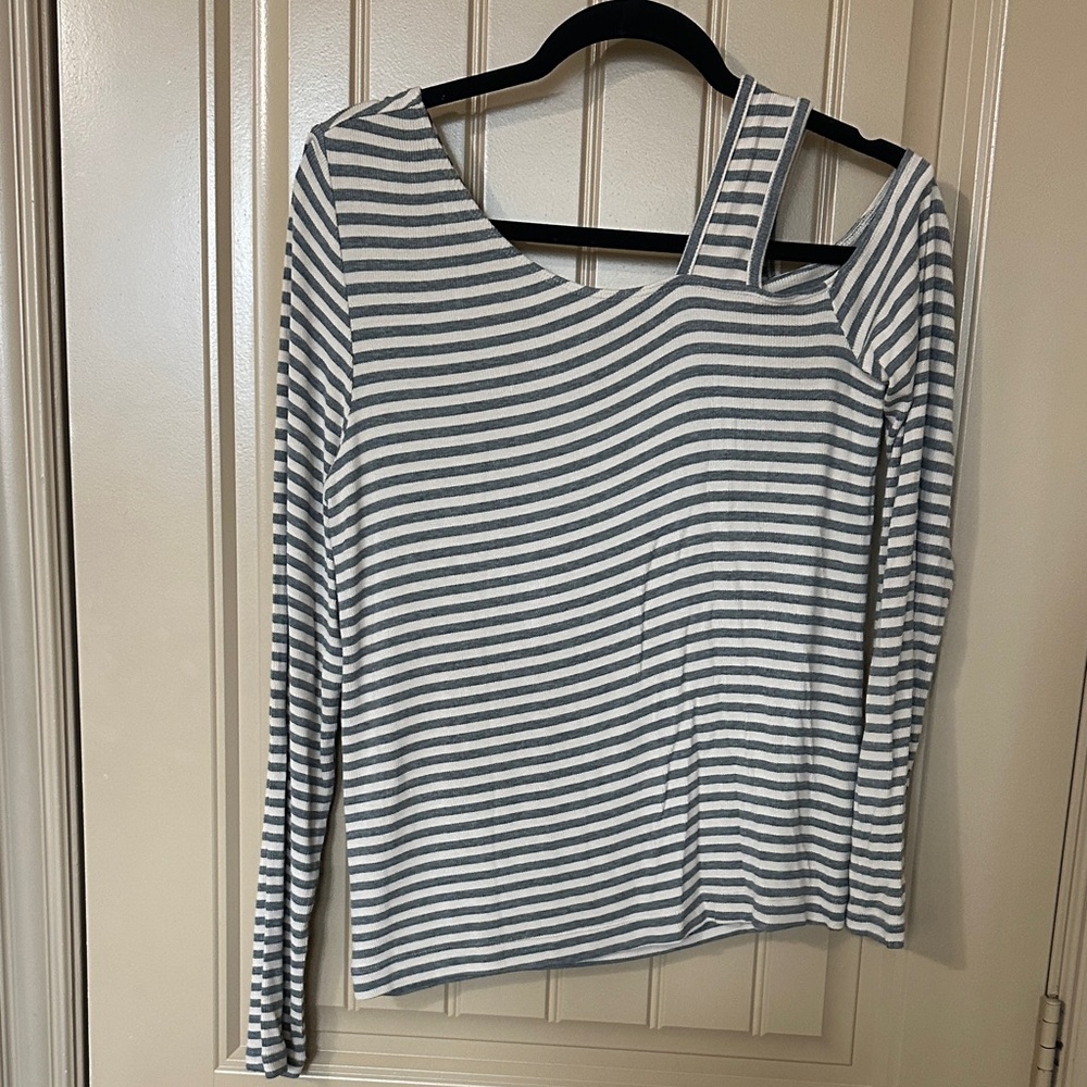 CAbi Gray Striped Women's Blouse Thrive Dare Tee size M New!